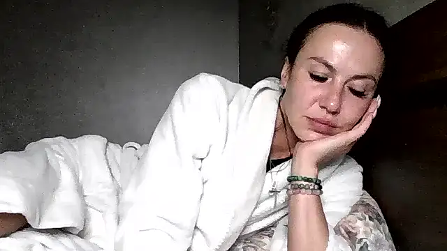 JulianaGold1 online show from July 23, 2026, 8:51 pm