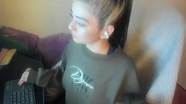 Sammysammy  online show from June 25, 2026, 4:45 am