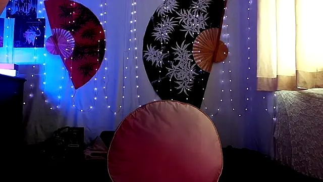GamerGirlRoxyAndLee online show from June 26, 2026, 8:02 pm