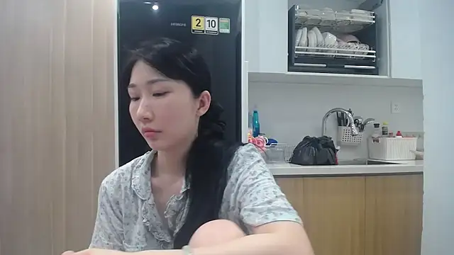 Asiagirll online show from July 19, 2026, 4:33 pm