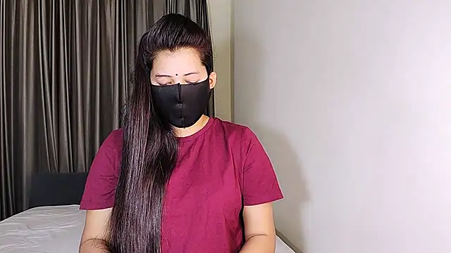 YourLovelyQueen online show from December 3, 2024, 1:19 am
