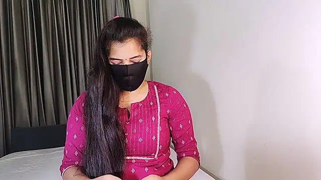 YourLovelyQueen online show from January 25, 2025, 4:23 am