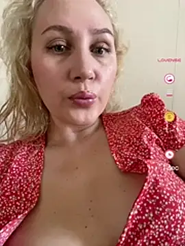 YourBlondee online show from April 27, 2026, 3:37 am