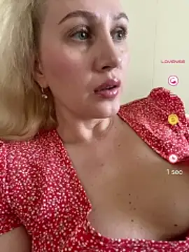 YourBlondee online show from May 5, 2026, 3:36 am