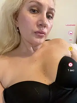 YourBlondee online show from May 8, 2026, 3:34 am