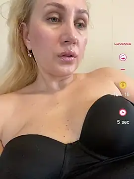 YourBlondee online show from May 29, 2026, 3:37 am