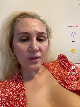 YourBlondee online show from June 4, 2026, 12:33 pm