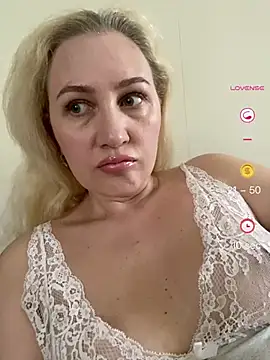 YourBlondee online show from June 8, 2026, 1:39 am
