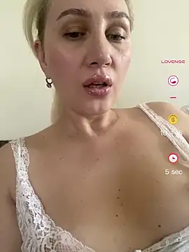 YourBlondee online show from June 9, 2026, 4:24 am