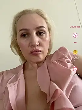 YourBlondee online show from June 16, 2026, 1:41 am