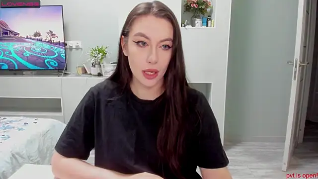 JuliaDiksonX online show from December 8, 2024, 2:09 pm