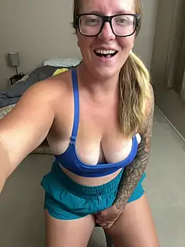 Lizzyloo online show from July 9, 2026, 5:50 pm