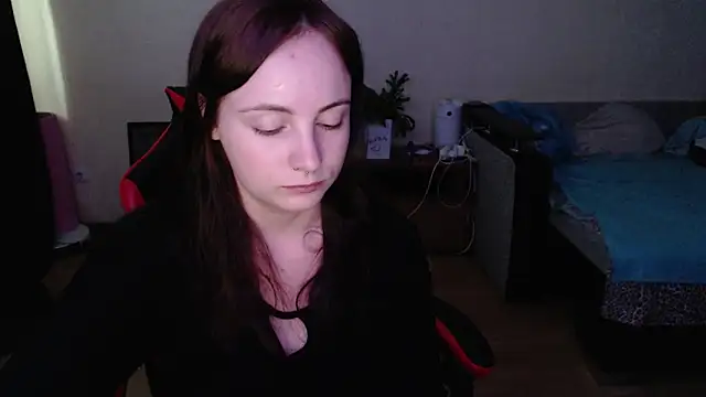 Laralianna online show from June 18, 2026, 9:36 am
