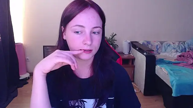 Laralianna online show from June 27, 2026, 4:56 pm