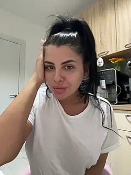 Scarlett-Dream online show from May 18, 2026, 5:02 am