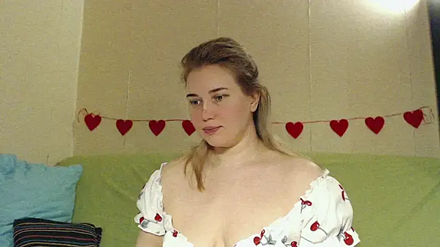 mmmPinUpGirl online show from April 22, 2026, 10:33 pm