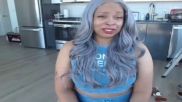 MSweetLindaParks online show from April 26, 2026, 9:01 pm