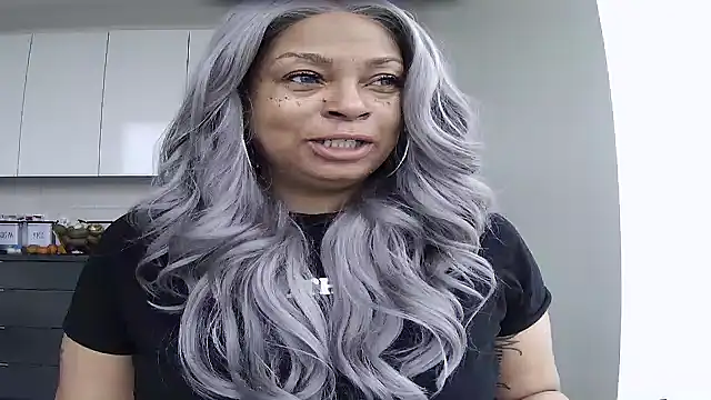 MSweetLindaParks online show from May 23, 2026, 11:47 am