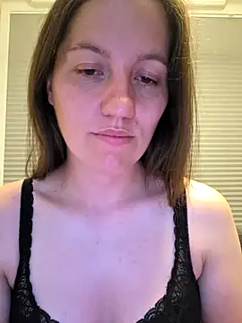 Snapshot of Nicole-Ray chatting on July 17, 2026, 10:47 pm Nicole-Ray online show from July 17, 2026, 10:47 pm