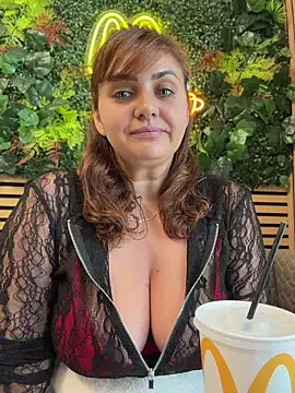 AnneKane online show from June 15, 2026, 9:44 am