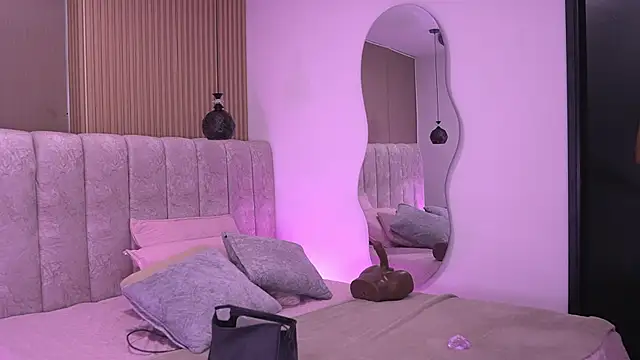 violeta aroca online show from June 20, 2026, 3:09 am