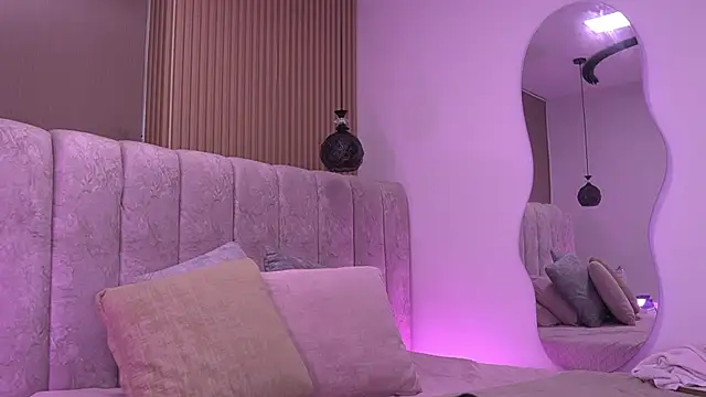 violeta aroca online show from July 3, 2026, 3:13 am
