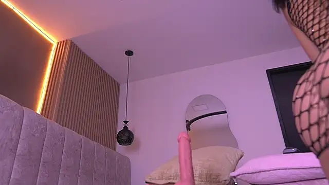violeta aroca online show from July 14, 2026, 3:11 am