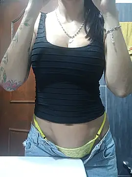 LunaZambrano online show from July 2, 2026, 3:23 am