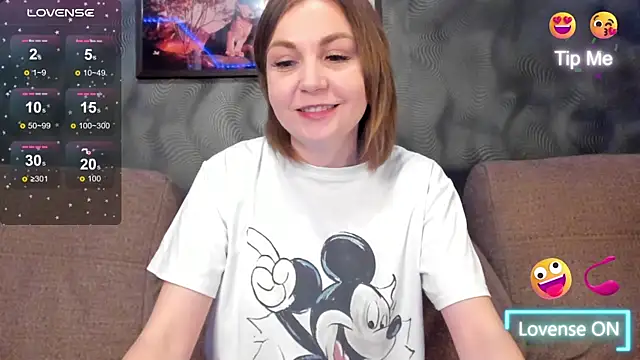 Snapshot of CassieMils chatting on May 12, 2026, 9:39 am CassieMils online show from May 12, 2026, 9:39 am