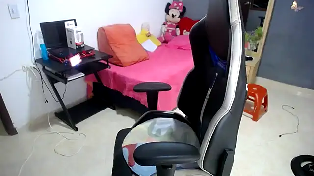 marysol83 online show from May 3, 2026, 3:34 am