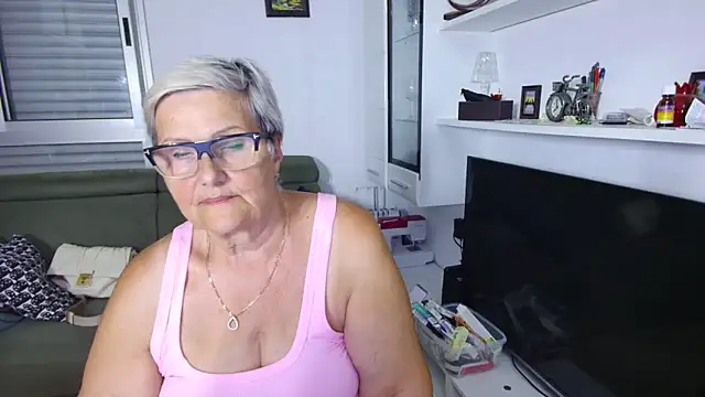 Snapshot of Selenna57 chatting on June 10, 2026, 4:50 pm Selenna57 online show from June 10, 2026, 4:50 pm