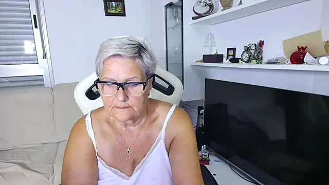 Snapshot of Selenna57 chatting on July 1, 2026, 5:23 pm Selenna57 online show from July 1, 2026, 5:23 pm