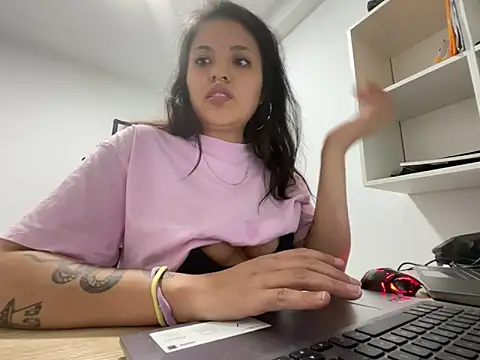 apretadito47 online show from May 19, 2026, 8:15 pm