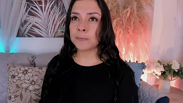 Nicolle W online show from June 26, 2026, 11:47 am