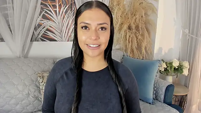 Nicolle W online show from June 30, 2026, 11:44 am