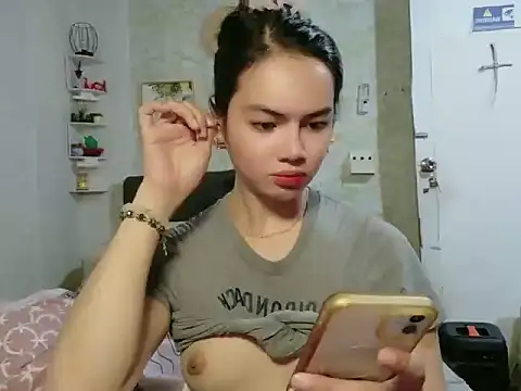 Hebefemme online show from May 15, 2026, 9:05 am