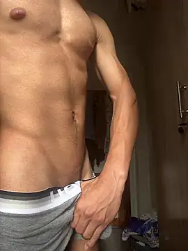 reyadXxxx online show from August 7, 2026, 5:04 pm