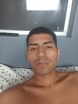 Snapshot of riquer09 chatting on August 7, 2026, 4:03 am riquer09 online show from August 7, 2026, 4:03 am