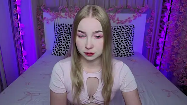 LilyStarlight online show from July 17, 2026, 3:46 am