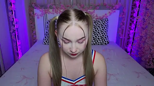 LilyStarlight online show from July 19, 2026, 4:27 am