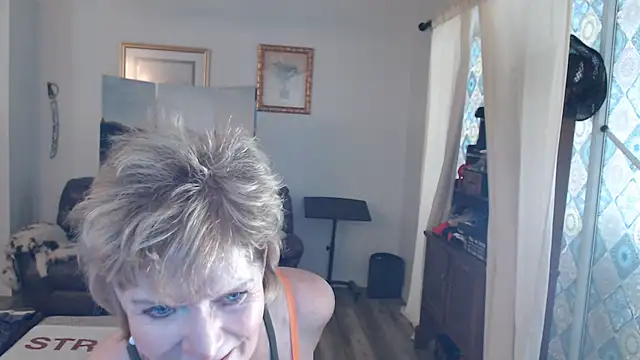 SindeeDix online show from August 2, 2026, 3:43 pm