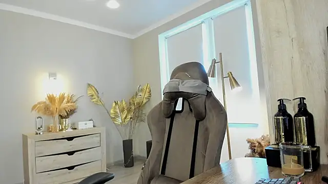 HotyPlays online show from June 17, 2026, 1:12 pm