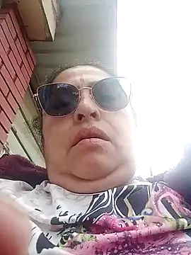 Keyla01  online show from April 28, 2026, 6:35 pm