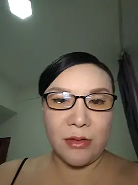 LILYsweetfcup online show from July 23, 2026, 8:34 am