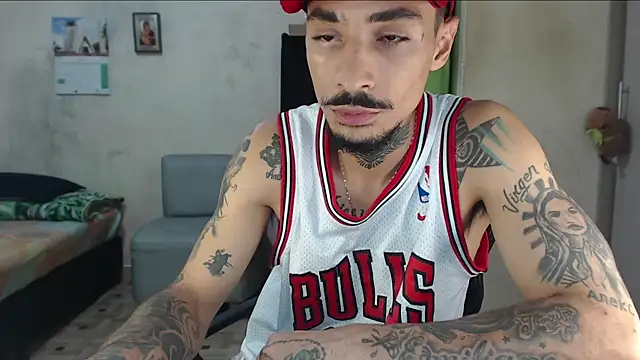 emiliano hottt online show from July 24, 2026, 3:10 pm