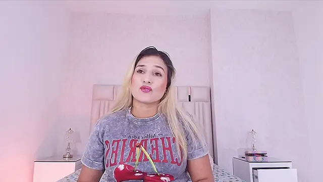  carolina fox online show from June 18, 2026, 3:07 am