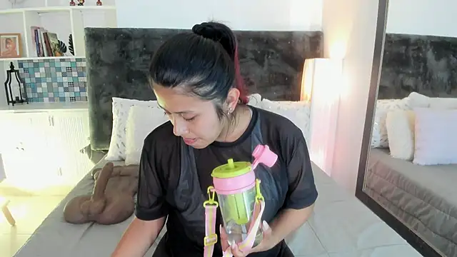 Karlagonzales  online show from July 11, 2026, 6:43 pm