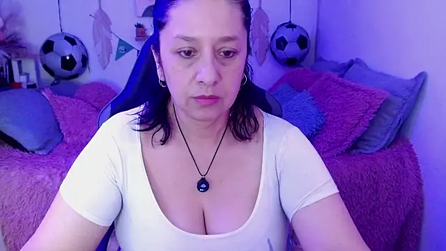 camilalatti online show from June 28, 2026, 8:15 pm