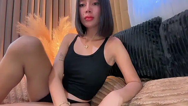 GenesisCastillano online show from August 4, 2026, 7:44 am