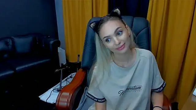 HaleySweet18 online show from July 24, 2026, 8:29 pm